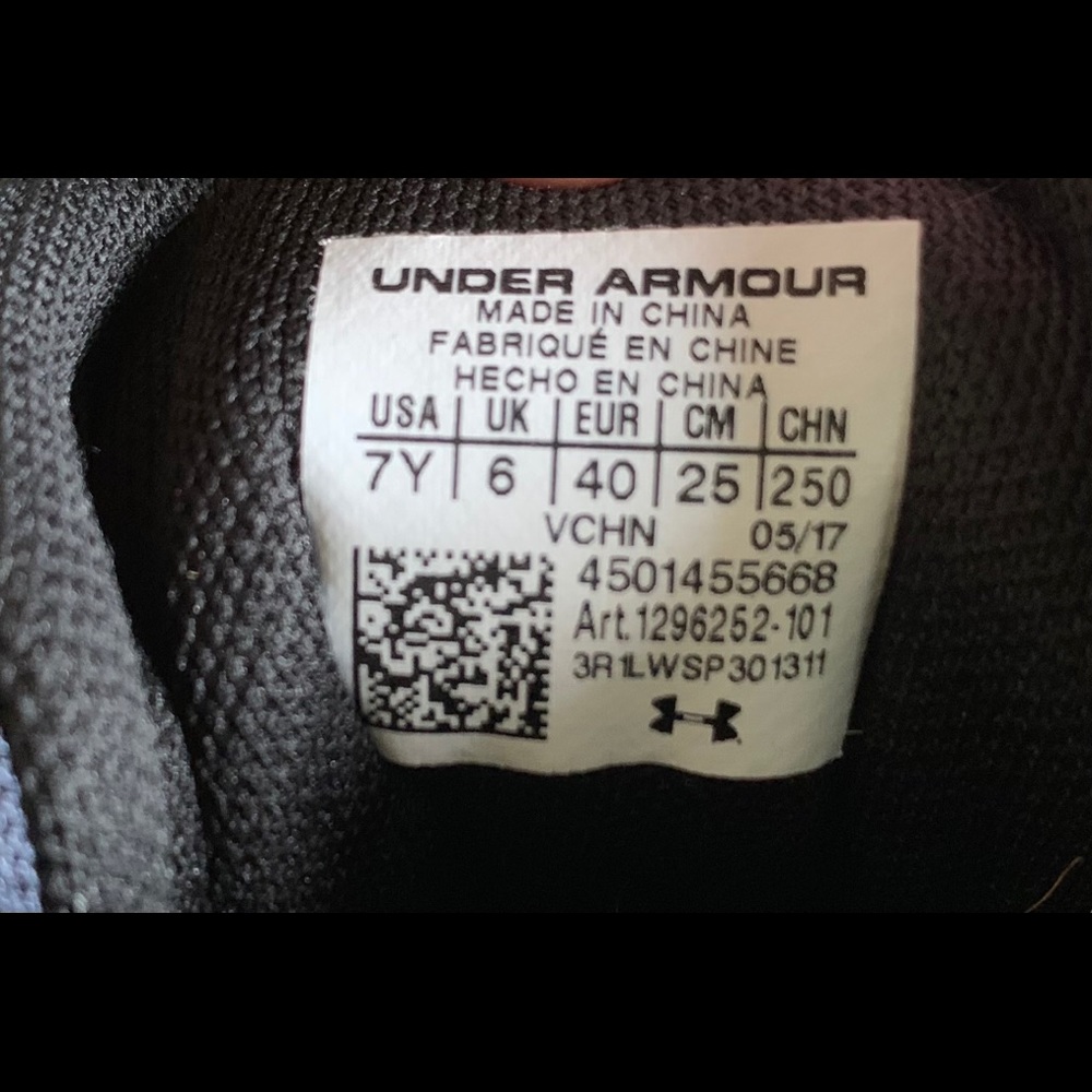 Sneakers - Picture 4 of 4